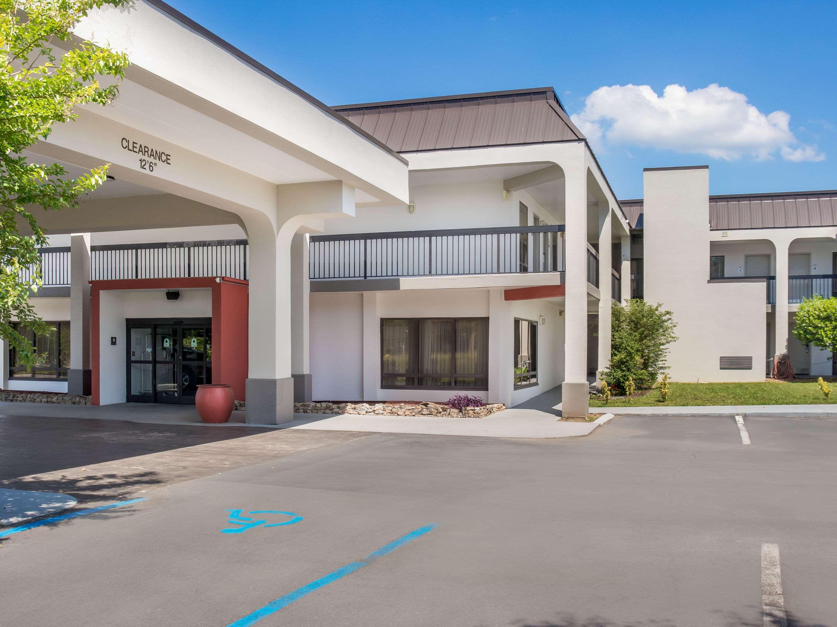 Clarion Inn Cleveland Near University Exterior photo