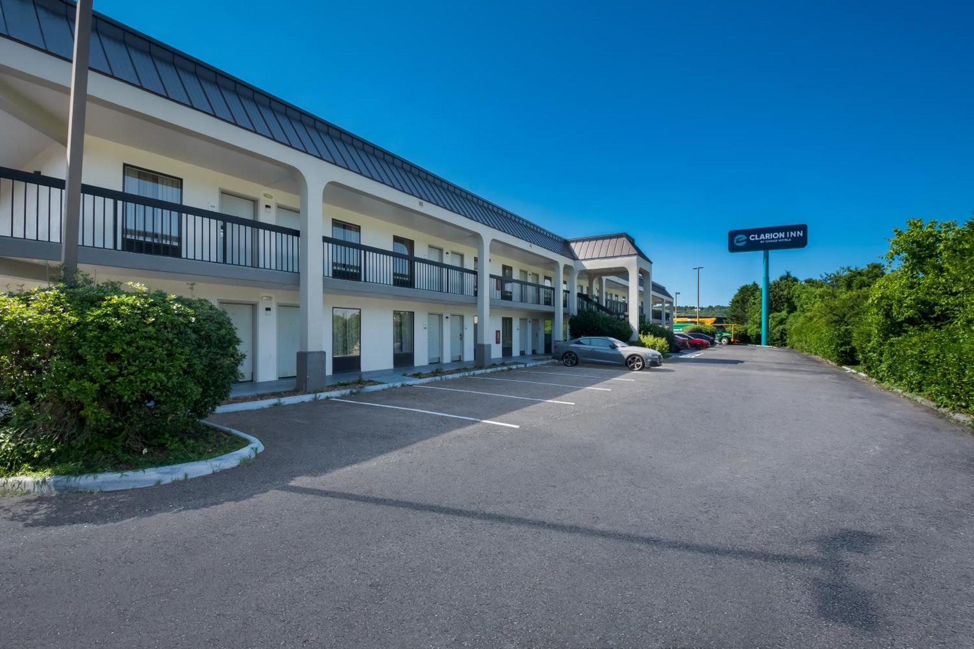 Clarion Inn Cleveland Near University Exterior photo